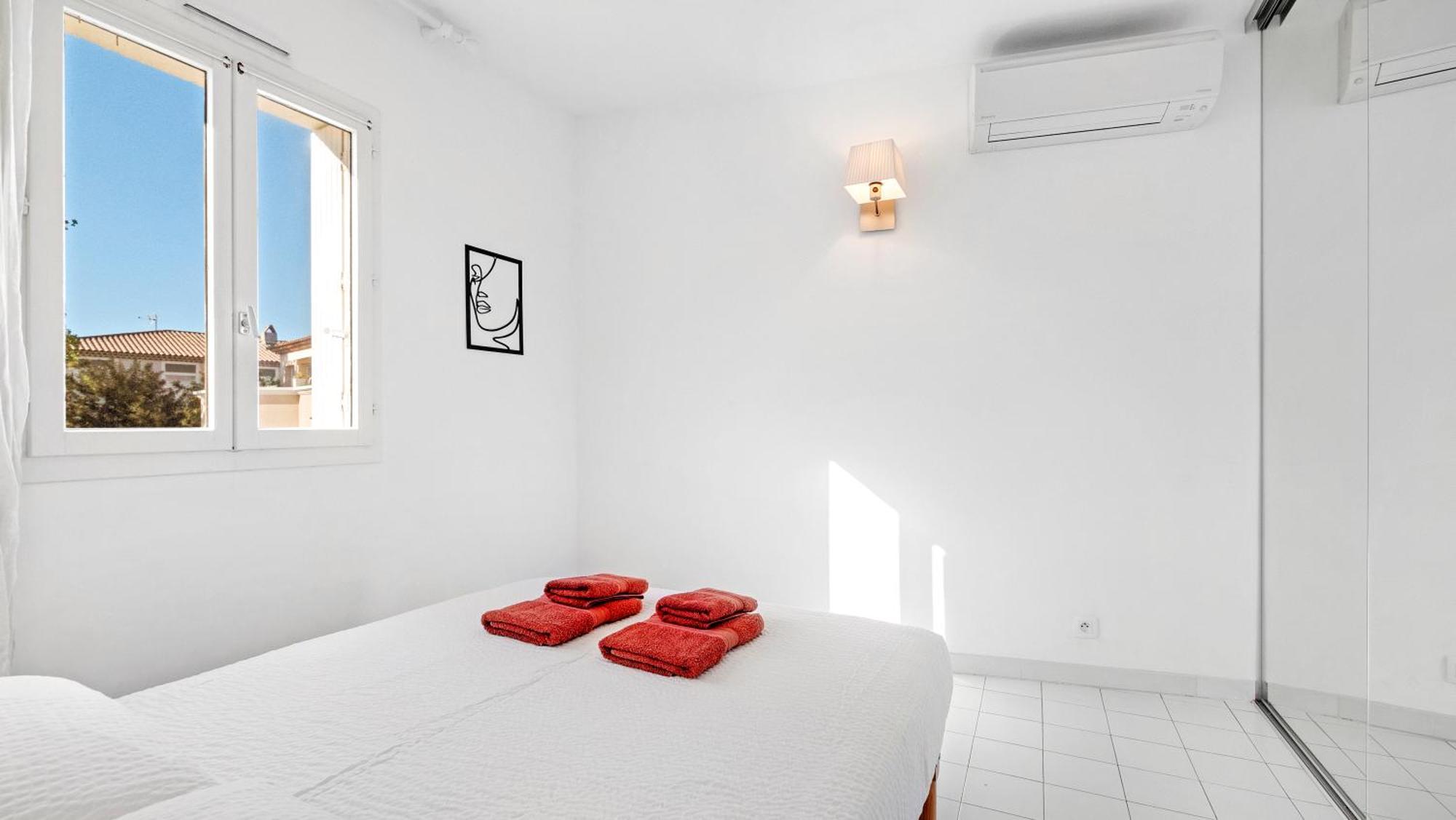 Casa Nostra, Port-Grimaud, Vue Sur Les Canaux Exterior foto